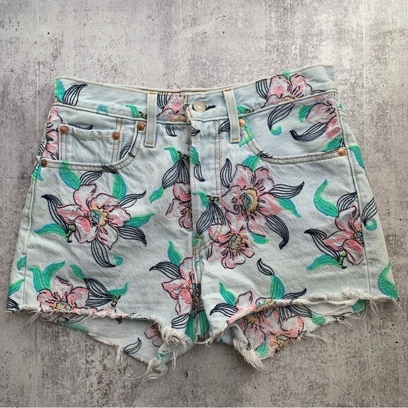 LEVI’S PREMIUM 501 High Rise Denim Hella Bloom Embroidered Floral Shorts Size 26 - Picture 3 of 11